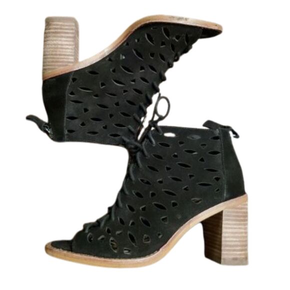 Gianni Bini Black Suede Cutout Lace Up Open Toe Bootie 6 Gorgeous! - Picture 9 of 9